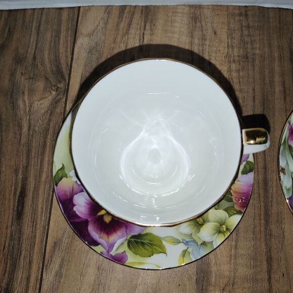 Vintage Duchess Bone China Tea Cups & Saucers Set Floral Pattern England - Picture 4 of 9